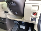 左側に高速で便利なETCがあり、横滑りを防ぐVSAなどのスイッチは、運転席の右側、手の届きやすい位置にあります。