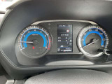 視認性の高いメーター類、安全運転に努められます。