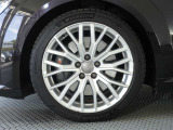当社指定新品タイヤに交換してご納車いたします。