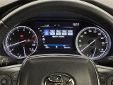 【メーターまわり】ドライバーから見やすい位置にあって安全運転に寄与します。マルチインフォメーションディスプレイでは、クルマに関する情報の確認はもちろん、各種安全機能・装備のON/OFFも設定可能。