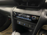 オートエアコン♪お好みの温度に設定するだけで車内を快適空間にしてくれますよ♪