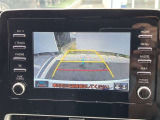 【バックモニター】バックカメラが装着されています。車庫入れが苦手な方もこれがあれば安心ですね