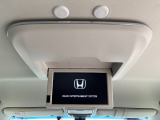 ★後席用モニター★ 後ろに乗車している人を飽きさせません♪ テレビやDVDビデオを見ながらドライブをお楽しみ下さい。もちろん使わない時は格納可能です