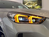 BMWの伝統の丸目4灯ヘッドライトでございます。LEDライトで視認性もよく明るく安全性の向上につながります。