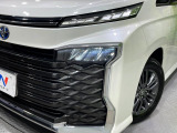 【LEDヘッドライト】悪天候や夜間走行時も良好な視界を確保し安心して運転できる高輝度LEDヘッドライトを装備!点灯速度が早く、消費電力も抑えられています。