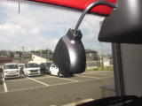 後方にもドライブレコーダーのカメラが付いています。前後両方でお車の周りを監視・記録致します。