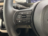 ステアリングにオーディオ操作スイッチが付いています。オーディオ画面に直接タッチしなくても操作が出来ますので、運転に集中できます。