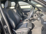 ●前席:ゆったりとしたドライバースペースで、長時間の運転でも快適にお過ごしいただけます。