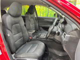 運転席シート廻りは使用感も少なく、良好な状態となっています。前オーナー様が丁寧に使っていたことがよくわかりますね。
