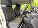 運転席シート廻りは使用感も少なく、良好な状態となっています。丁寧に使われていたことがよくわかりますね。
