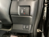 パワースライドドアの開閉はスマートキーのリモコンやドアノブは勿論、運転席側のスイッチ操作でも開閉ができ、安全・簡単です。