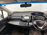見通しの良い運転席回りとなっておりますので安心して運転をして頂けます!窓が大きいので明るく開放的な室内です