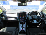 シンプルで機能的な運転席まわり。車お操作することを重視したインテリア。