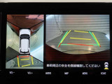 パノラミックビューモニター付きです。車両を上から見たような映像をモニター画面に表示。運転席からの目視では見にくい、車両周辺の状況をリアルタイムでしっかり確認できます。