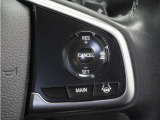 ◆アダプティブクルーズコントロール◆予め設定した車速内でクルマが自動的に加減速。前走車との適切な車間距離を維持しながら追従走行します。【LKAS】車線維持支援システムでステアリング操作を支援。
