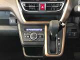 温度を設定すれば、自動で車内の温度管理をしてくれる優れものです♪ATミッションで運転楽々