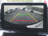 車庫入れや後方確認に役立つバックモニターは、見やすく確認しやすいガイドラインを表示し、安心・便利です♪