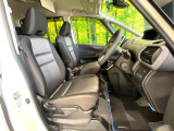 運転席まわりには十分なスペースがあり、大柄な方でもゆったり運転していただける環境です。