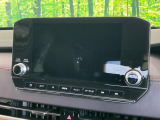 【メーカー純正ナビ】インテリアに溶け込むスタイリッシュな「専用設計」メーカーナビを装備♪視認性や操作性など基本性能にも優れ、より上質なカーライフをお楽しみいただけます。