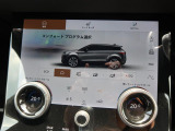 【Touch Pro Duo】10インチ高精細デュアルタッチスクリーンを備えております。上の画面でナビやオーディオを操作して、下の画面でキャビンやシートの温度調整をすることも可能です。