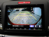 バックカメラの画像です。ガイドラインがスムースな車庫入れをサポートいたします。車庫入れの安心感がアップしますね。