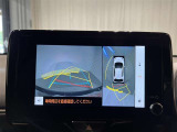 【パノラミックビューモニター】専用のカメラにより、上から見下ろしたような視点で360度車の周囲を確認することができます。