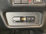 ハンドルの右下にETC2.0がついています。高速道路の料金所の通過も楽々です!。 カードの取り出しもしやすい場所についています。