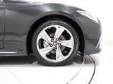 タイヤサイズは(225/45R18)で純正アルミホイールです。