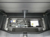 【車載工具】タイヤ交換には必需品ですね!万が一に役立つ工具です。緊急時に備え、使い方をしっかり覚えておきましょう。
