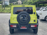 バンパーガード装着。 車の前後バンパーをキズや衝撃から守るための外装カスタムパーツ 。 主に保護性能、ワイルドな見た目、オフロード感の3つの特徴があります。