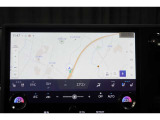 広い視野角と高画質を実現したワイドディスプレイ。画面周辺パネルとの見切り線を目立たなくすることで、インテリアにとけこむ造形となっています。