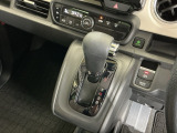 発進時から滑らかに加速する無段階変速のCVTはストップ&ゴーの多い街の中も快適です