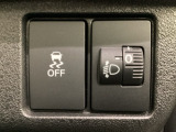 ハンドルの右側にはヘットライトリベライザーとVSA(ABS+TCS+横滑り抑制)の解除スイッチがついています。ヘッドライトリベライザーは道路状況や積荷の加重に応じてライトの高さを調節できます。