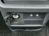 USB充電ポートもありますので、携帯や端末機器の充電もできて、便利ですよ!