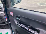 安全・安心な走行のために、納車前にダイハツのクルマを知り尽くしたエキスパートが基本性能に関わる機能や状態を徹底的に点検。消耗部品の交換など法定12ヶ月点検相当の点検・整備を実施しております
