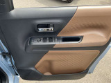 パワーウィンドウ装備です。運転席はオートになっているので、ワンタッチ開閉することが出来ます。