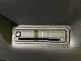 ハンドルの右下にETCがついています。高速道路の料金所の通過も楽々です!。カードの取り出しもしやすい場所についています。