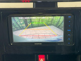 【バックカメラ】駐車時に後方がリアルタイム映像で確認できます。大型商業施設や立体駐車場での駐車時や、夜間のバック時に大活躍!運転スキルに関わらず、今や必須となった装備のひとつです