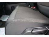 【助手席シート】試乗車上がりで使用感も少なく、シート状態良好です!
