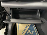 【グローブボックス 】車検証や取扱説明書などの書類を収納するスペースです(^^)