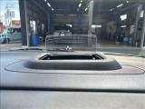 ヘッドアップディスプレイ搭載で安全運転をサポートします