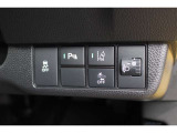 安全運転支援システムHonda SENSINGを搭載。衝突軽減ブレーキや、誤発進抑制機能、アダプティブクルーズコントロール、車線維持など複数の先進技術で安心・快適なドライブをサポートします。