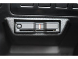 ETCは純正ならではの足元を妨げない工夫をこらしており、ETC2.0搭載車です。周辺のITSスポット道路状況や渋滞情報も表示可能でございます。