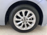 純正のアルミホイール装着。タイヤサイズは205/55R16