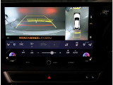 パノラミックビューモニター。車両を上から見たような映像を表示。運転席から目視しにくい車両周囲の状況をリアルタイムで確認できます。