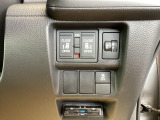 パワースライドドアの開閉はスマートキーのリモコンやドアノブは勿論、運転席側のスイッチ操作でも開閉ができ、安全・簡単です。