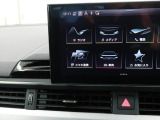 スマートフォンとAudiをUSBケーブルを介し接続。AppleのCarPlayやAndroid Autoのアプリを通じて、スマートフォンのコンテンツをMMIディスプレイに表示します。
