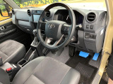 運転席シート廻りは使用感も少なく、良好な状態となっています。丁寧に使われていたことがよくわかりますね。