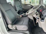 運転のしやすさや、乗り降りにも配慮した運転席