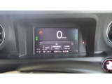 低燃費運転をサポートするECONモード。スイッチをONすると、エンジンやトランスミッション、A/Cなどを協調制御し、燃費の向上に貢献。エコドライブの効果を高めます。